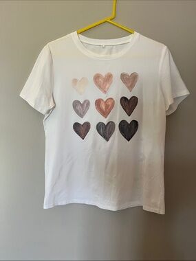 Women’s White  Heart Graphic Tee - Neutral Hearts